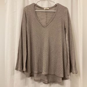 Beige Bell Sleeve V-neck long sleeve Promesa shirt size small/medium